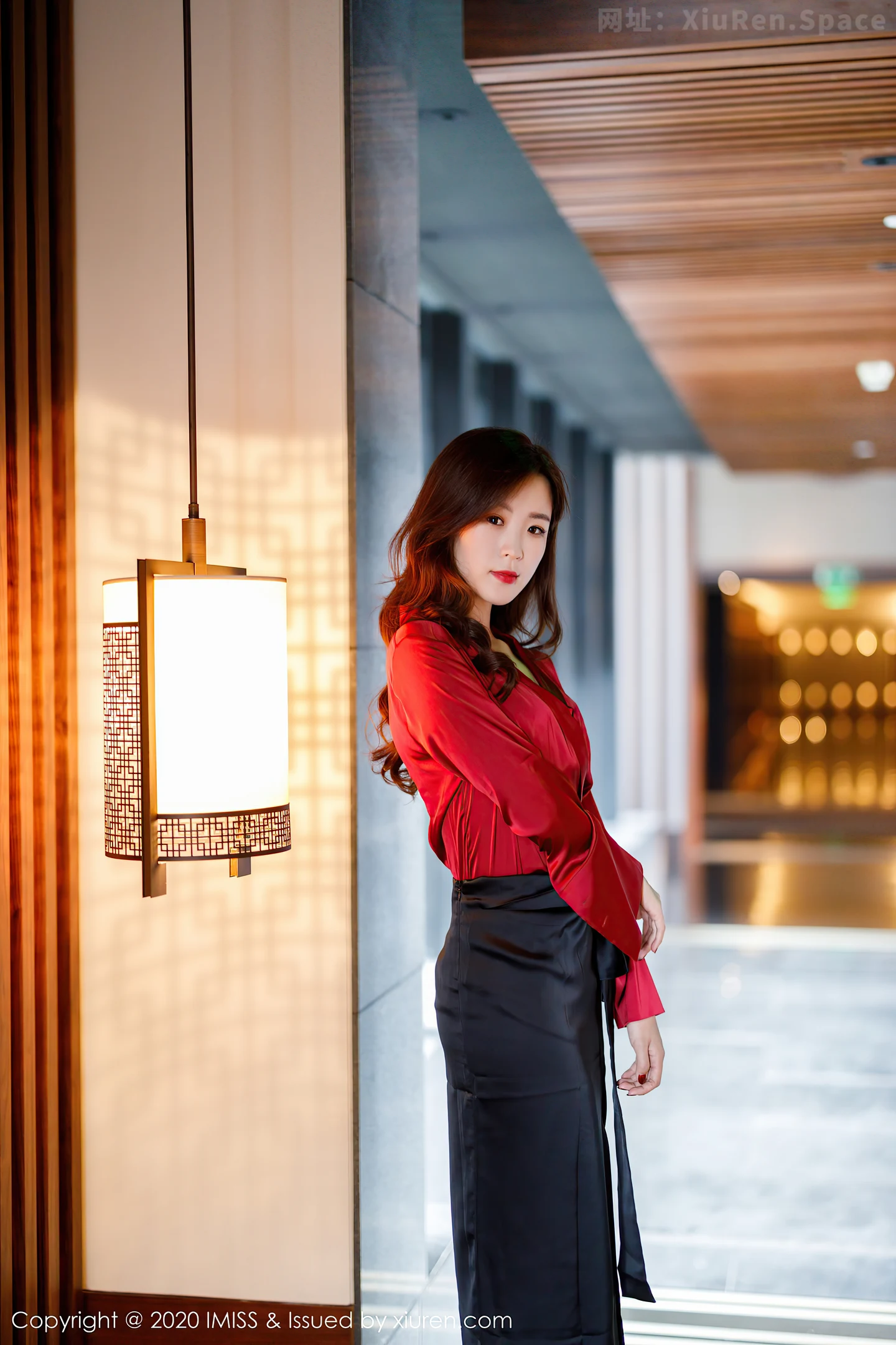 图片[3]-[IMISS爱蜜社]Vol.502 嫩模杨紫嫣Cynthia心愿旅拍红色典雅礼裙配黑丝裤袜诱惑写真55P-秀人网官方网站